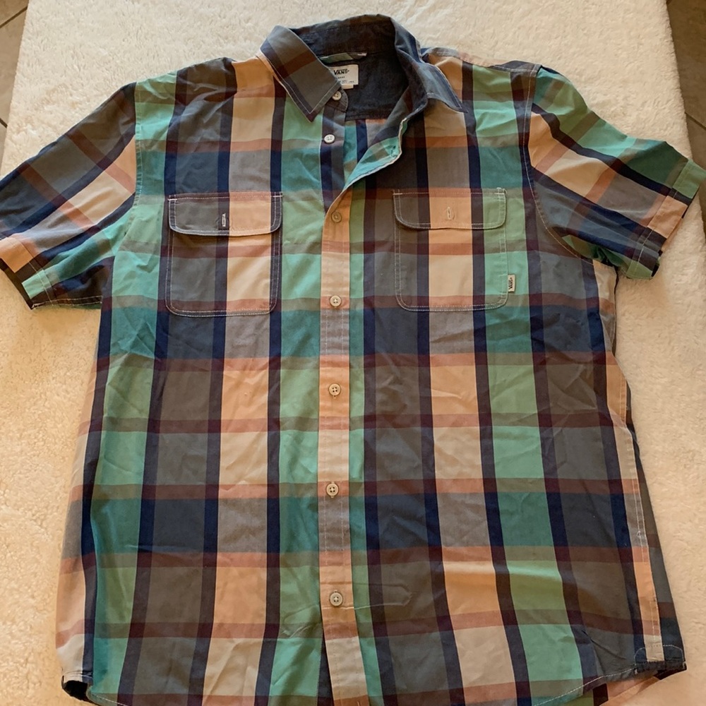 Van’s Men’s Short Sleeve Collard Button-Down size: L